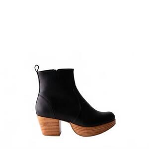 NEW CHARLI women's fortress clog boot in black